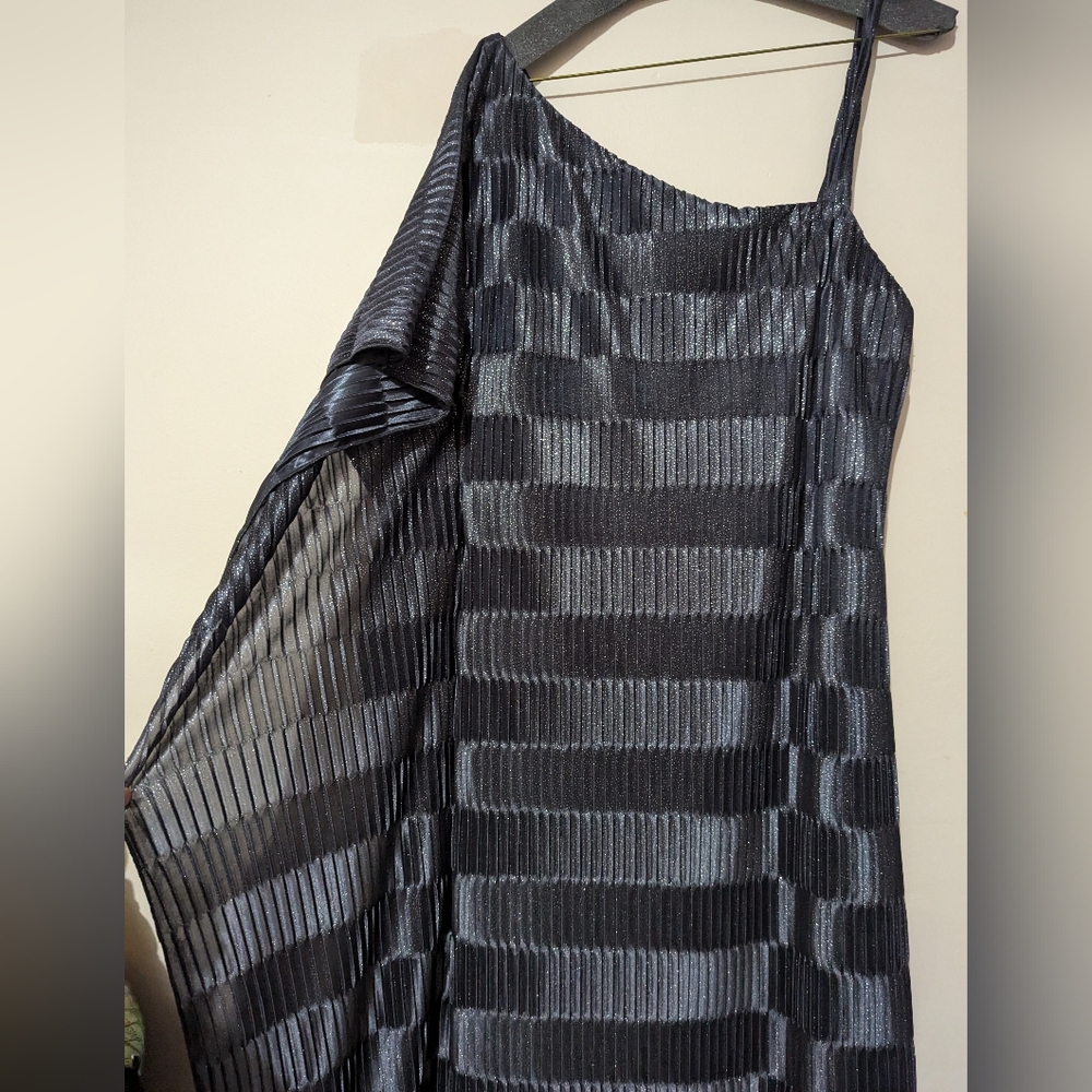 Le Chateau Stunning Asymmetrical Dress Texture Shimmery Size XL New - Picture 3 of 16